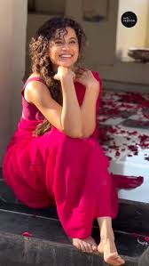 "ஏழையாகச் சாகத் தயார், ஆனால் ஏழையாக வாழமாட்டேன்" - நடிகை டாப்ஸி பன்னு அதிரடி!